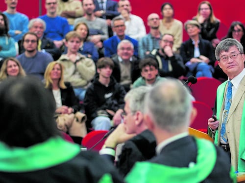 Laurea honoris al Nobel che inventò i led a luce blu