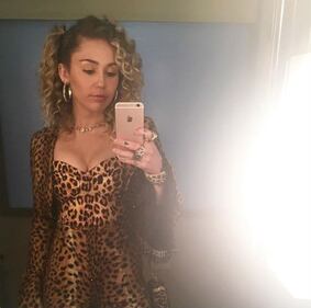 Miley Cyrus e Liam Hemsworth, le foto della coppia  10
