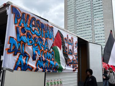 Il corteo anti Israele a Milano 3