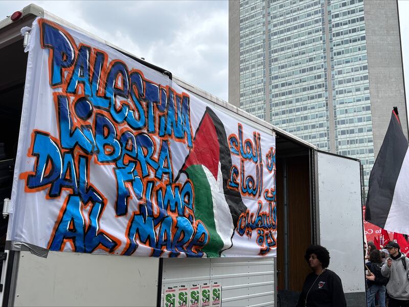 Il corteo anti Israele a Milano 3