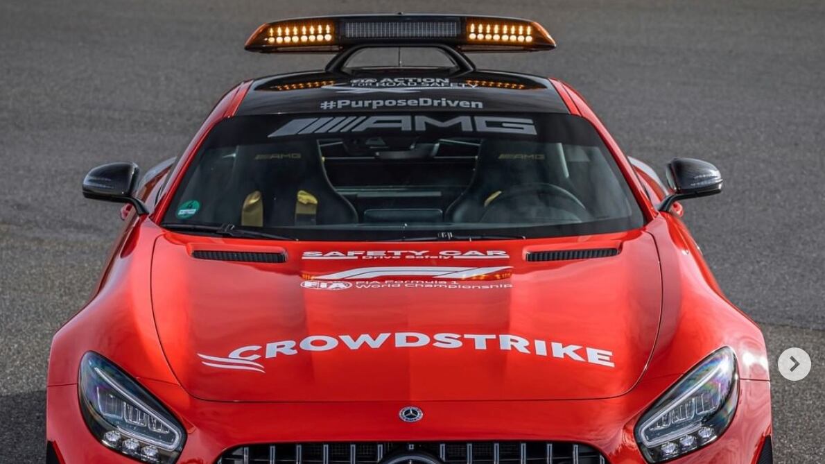 La Mercedes provoca: safety car rossa...