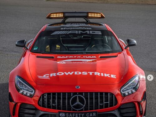 La Mercedes provoca: safety car rossa...