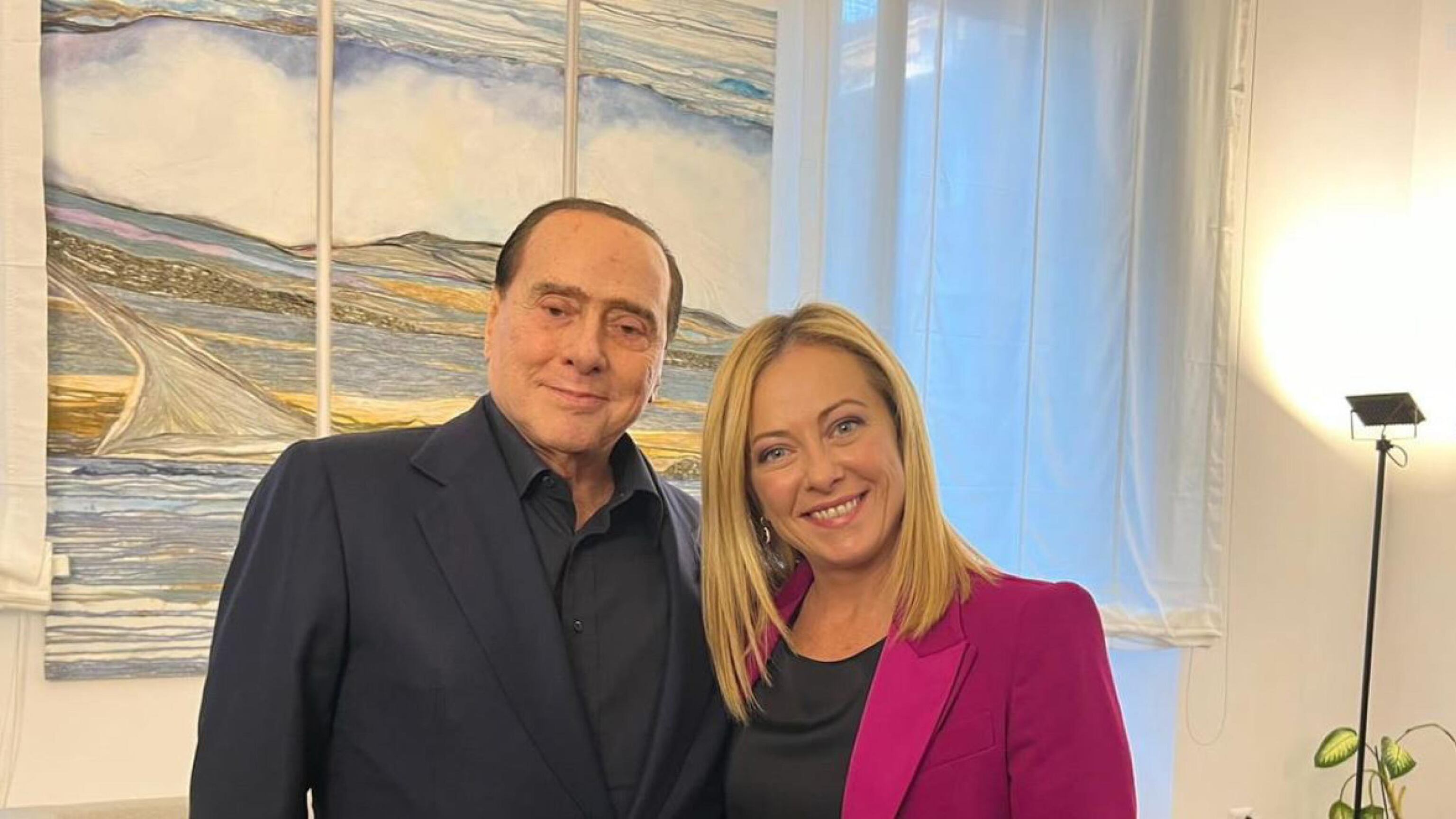 "Siete e sarete sempre...". La Meloni zittisce gli odiatori anti-Silvio
