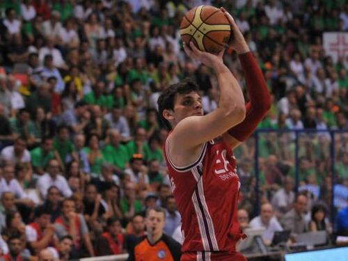 Milano all'ultimo secondo con Siena, si va a gara 7