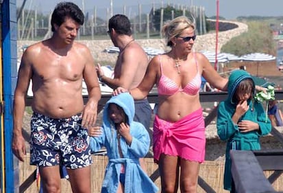 Alessandra Mussolini al mare con il marito 6