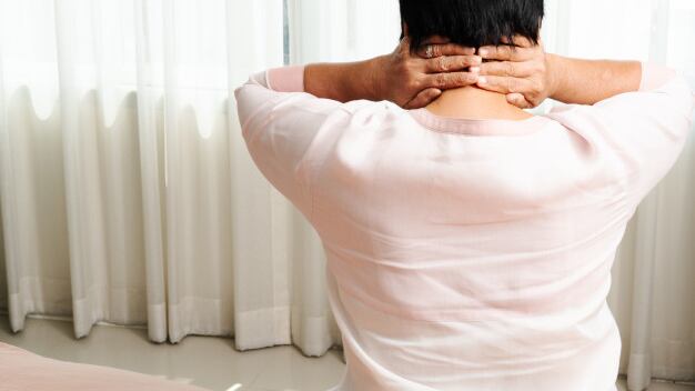 Cervicalgia, tutti i sintomi di un disturbo molto comune
