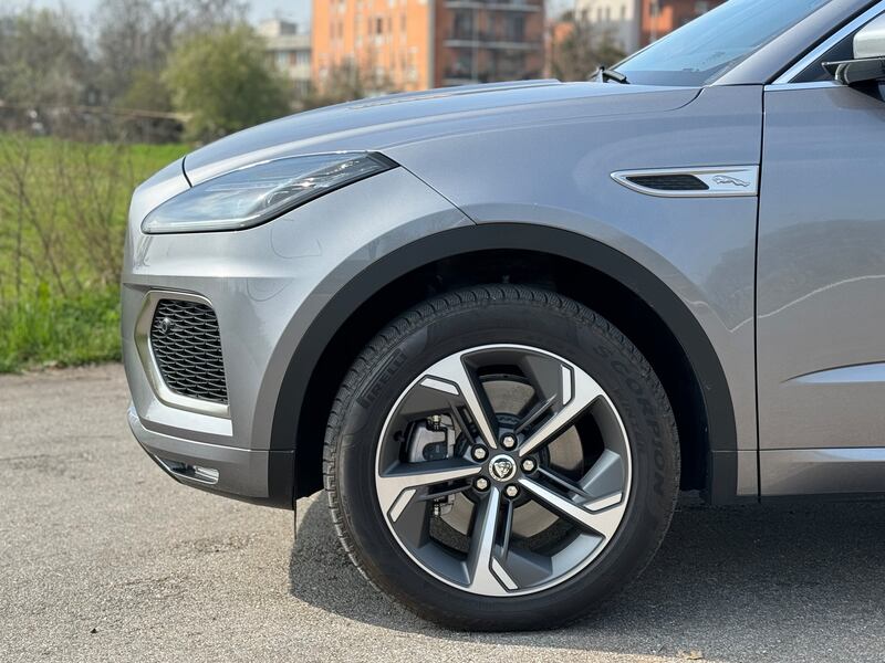 Jaguar E-Pace P300e PHEV: guarda la gallery del SUV premium plug-in 5