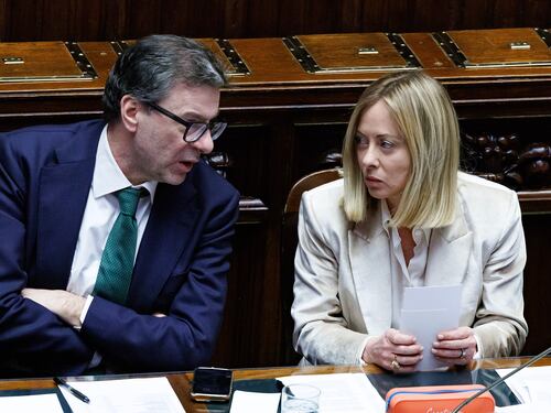 Ora Meloni teme l'effetto panico: "Non è la catastrofe". L'idea di un decreto