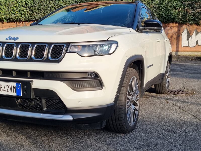 Jeep Compass 4XE, guarda le foto del suv ibrido plug-in 3