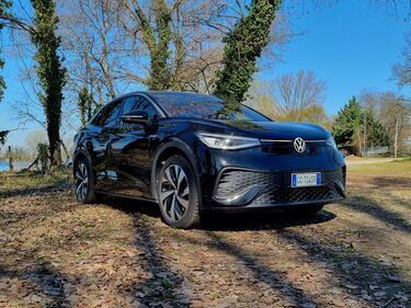 Volkswagen ID.5, guarda le foto del crossover coupè elettrico  17