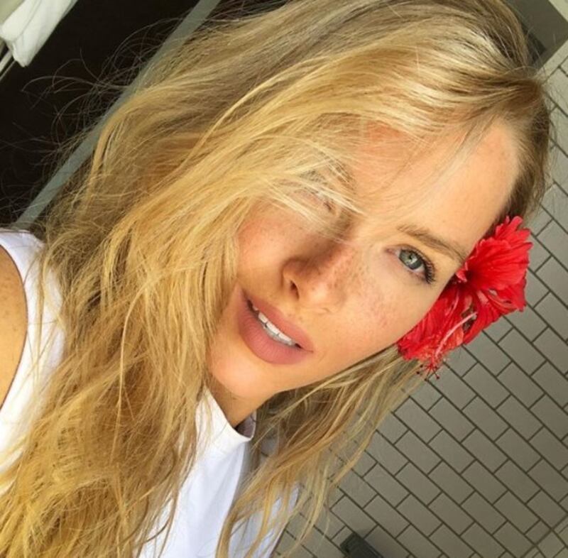 Camille Kostek, le foto più sensuali 2