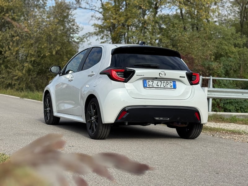 Mazda2 Hybrid 2025: guarda la gallery della citycar giapponese super efficiente 12