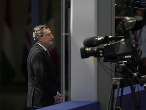 Draghi e il piano per il dopo-Covid: "Cosa accadrà alla nostra economia"