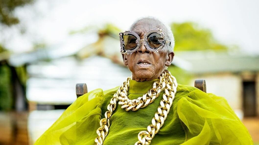 La nonnina dello Zambia diventata icona di stile. Chi è Legendary Glamma