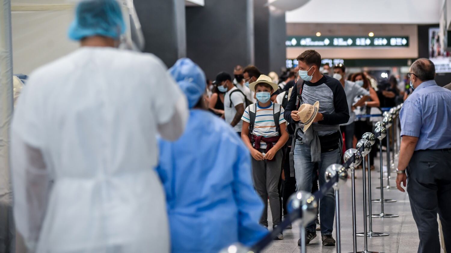 Nuovo balzo dei contagi. Ma l'esperto: "Non è livello di allerta"