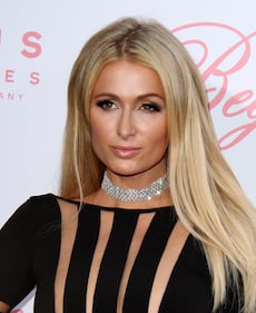 Paris Hilton hot, topless per il Selfie Day 29