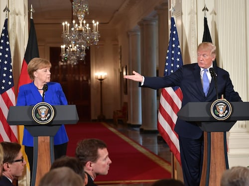 Merkel volta le spalle a Trump e dice sì a Huawei