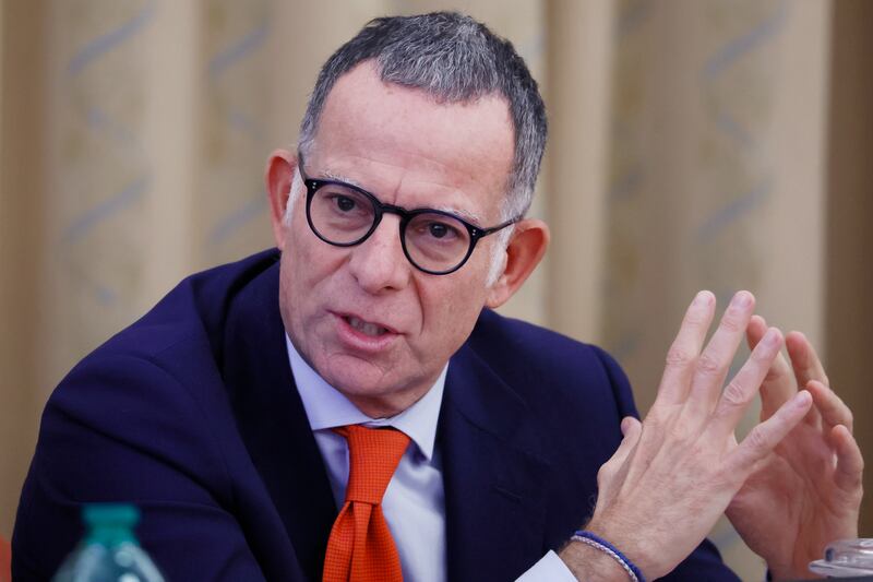 "Errore tecnico sull'età pensionabile". L'Istituto chiarisce, l'opposizione lo ignora