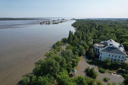 Distrutta la diga di Nova Kakhovka: almeno 22mila persone a rischio inondazione 3