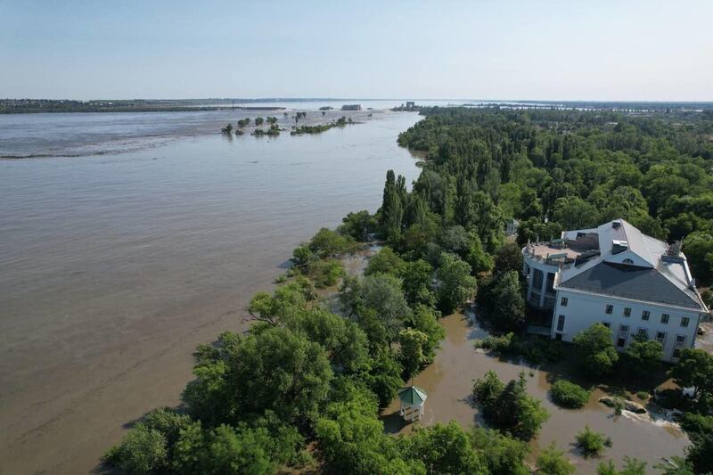 Distrutta la diga di Nova Kakhovka: almeno 22mila persone a rischio inondazione 3
