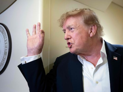 Più che “America first” Donald vara l’America contro tutti