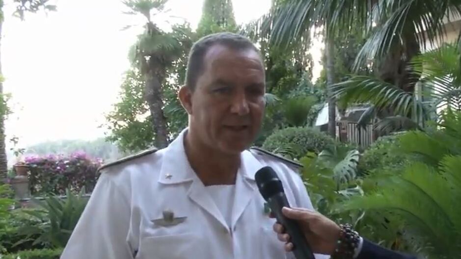Sbarchi, il piano dell'ammiraglio: "Stop Ong e blocco navale: così si ferma il traffico di migranti"