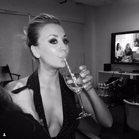 Kaley Cuoco topless su Snapchat 32