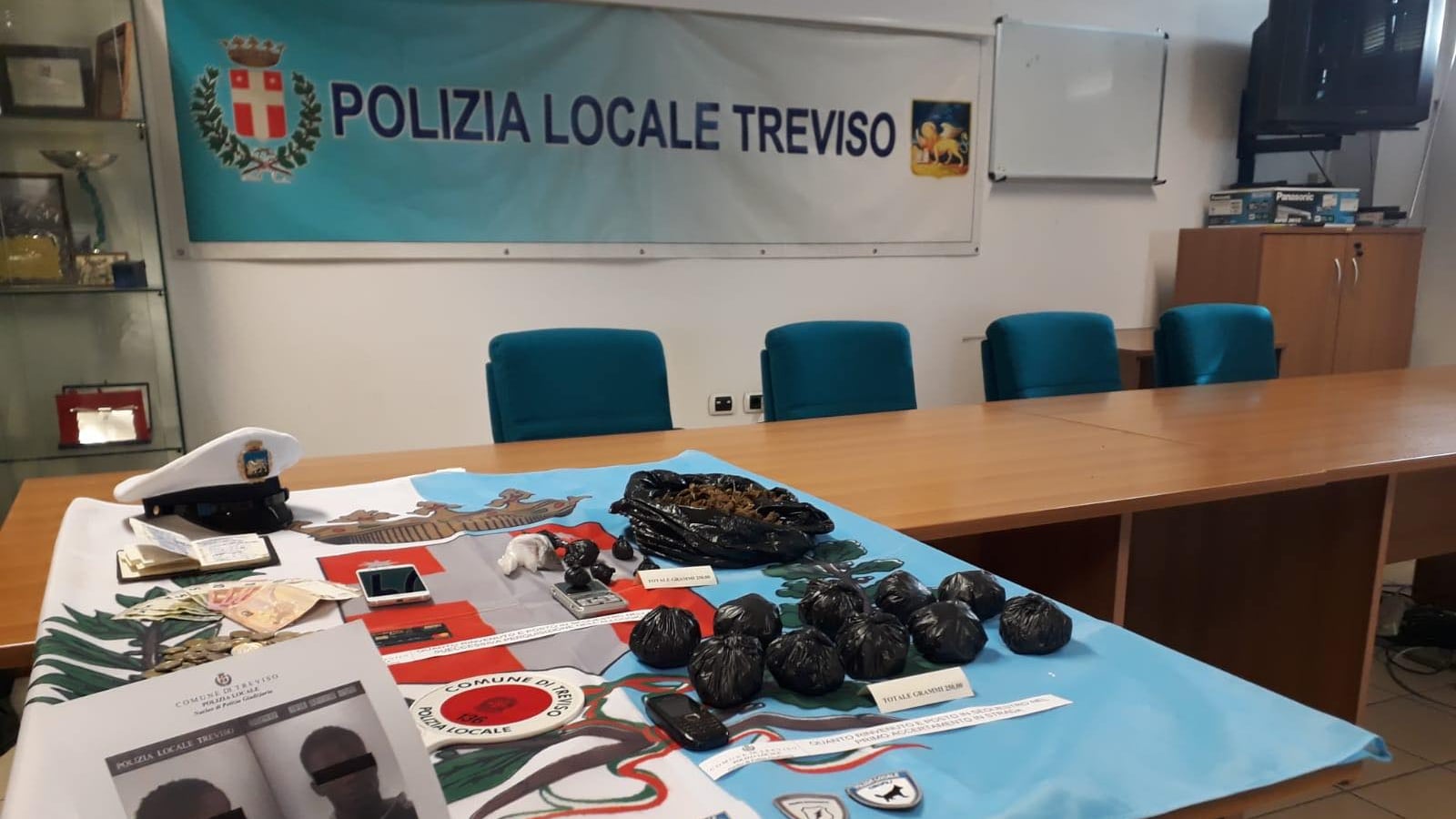 Il giudice ridà i soldi al migrante spacciatore. Ma col dl Salvini verrà espulso
