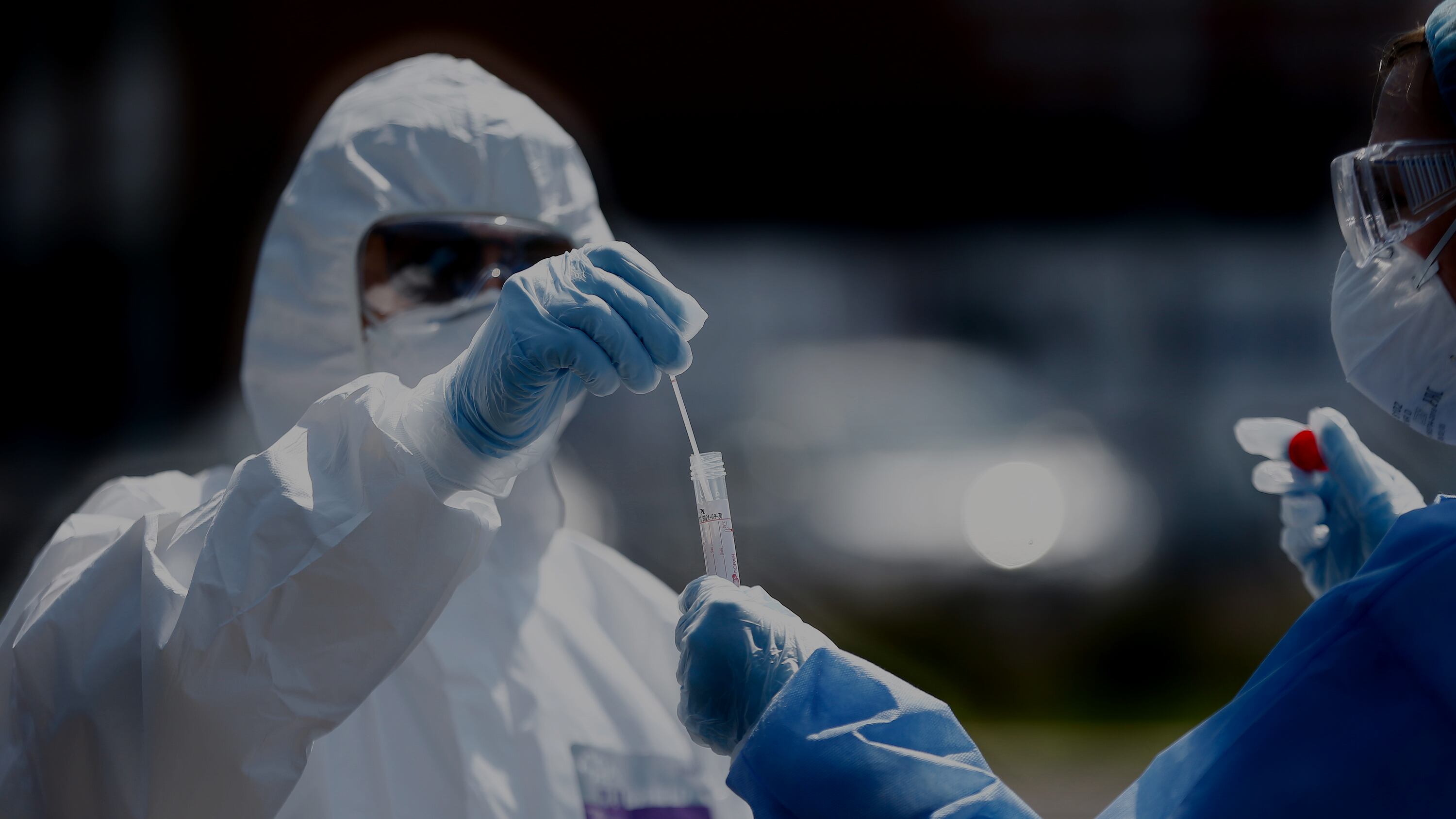 Primo cluster alla Camera: 7 deputati positivi. Hub e farmacie, Figliuolo sprinta sulle terze dosi