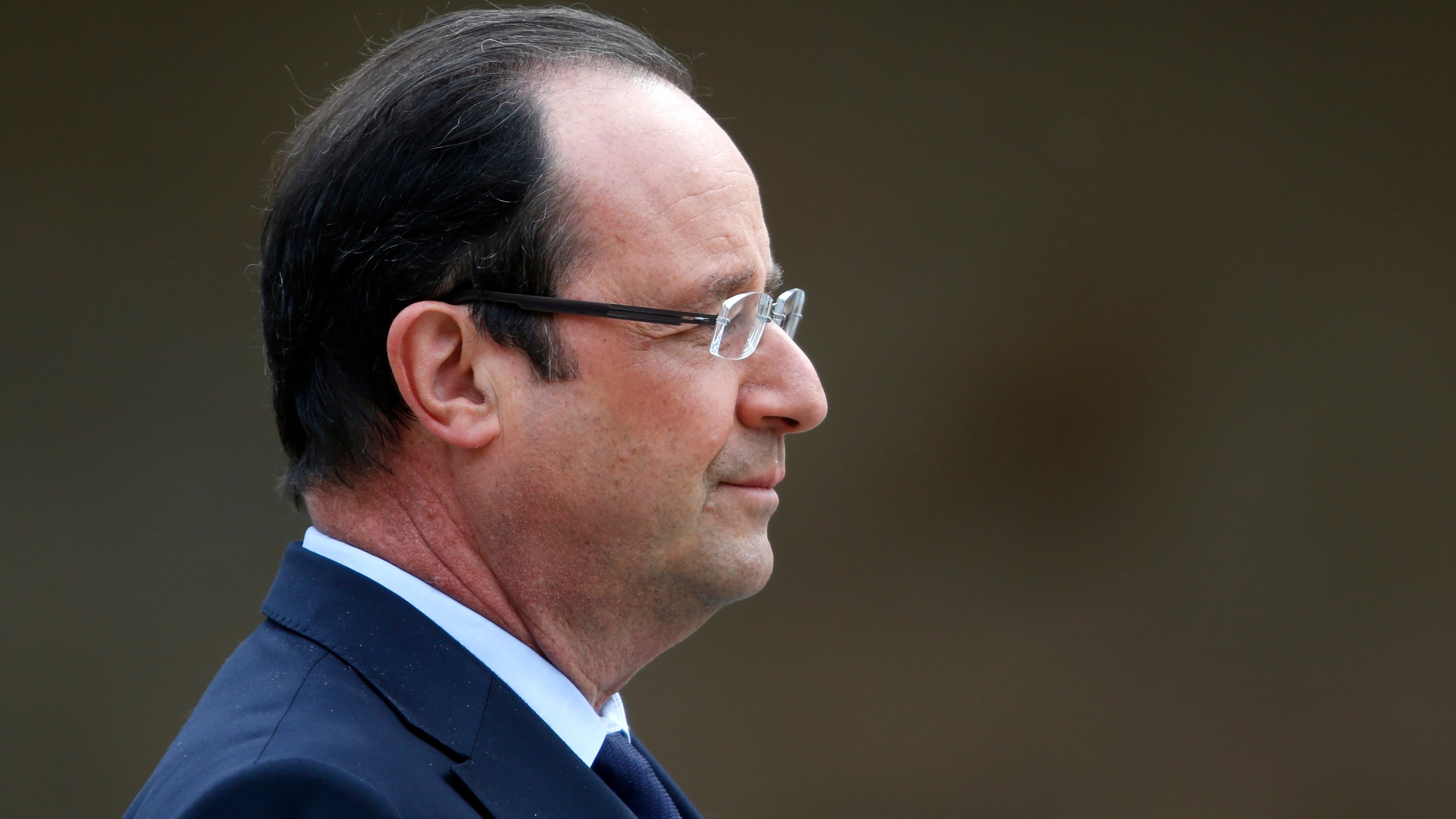 Per i suoi amici radical chic Hollande danneggia l'Italia