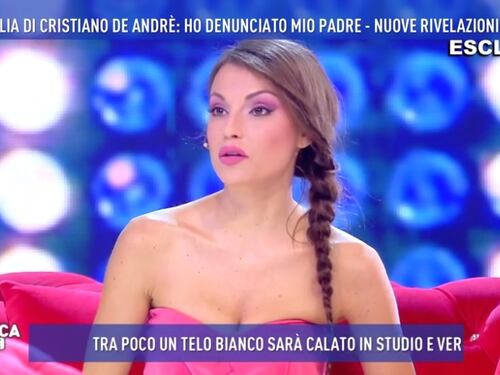 Domenica Live, Francesca De André accusa il padre: "Ha massacrato di botte mia sorella"