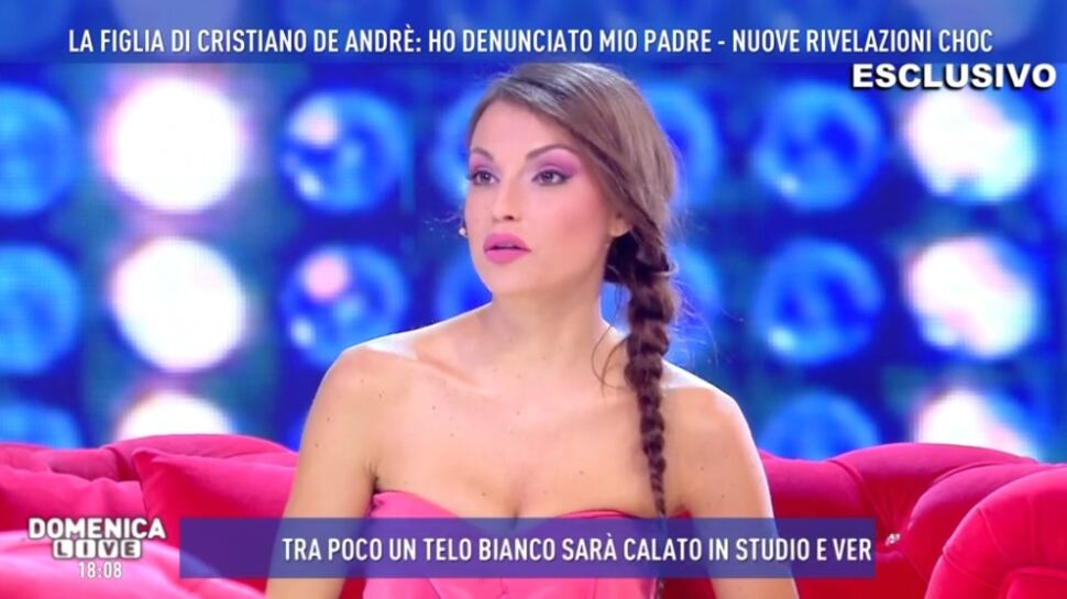Domenica Live, Francesca De André accusa il padre: "Ha massacrato di botte mia sorella"