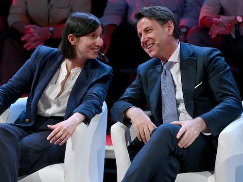Prime mosse di campo largo: "Il Pd riabbraccia il M5s"