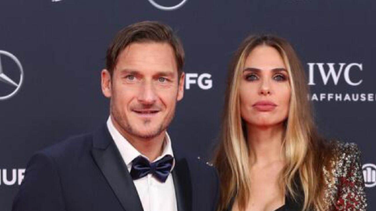 Ilary Blasi fa (di nuovo) causa a Francesco Totti: "Crollato un soffitto nella villa all'Eur"