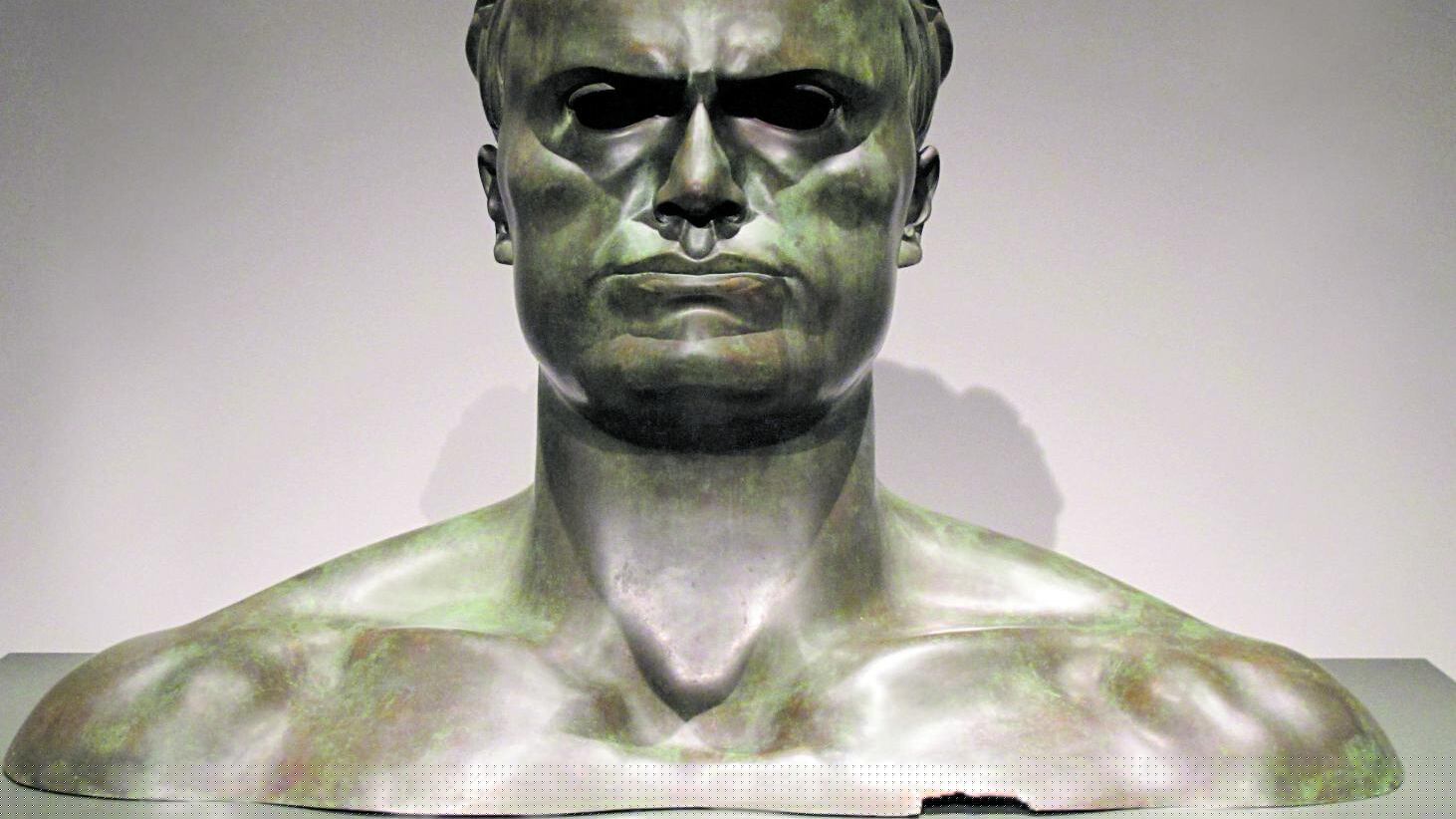 Le "tre morti" di Mussolini e la ricostruzione inedita del biografo Renzo De Felice