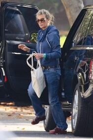 Kim Basinger: dopo lo strip tease più sexy torna sul set 6