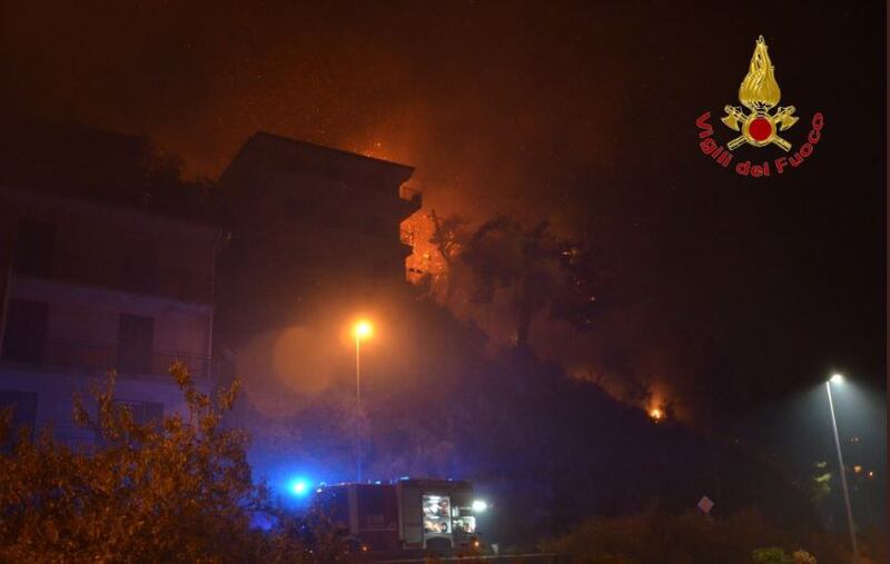 Altofonte invasa dalle fiamme. Ettari di boschi andati distrutti 2