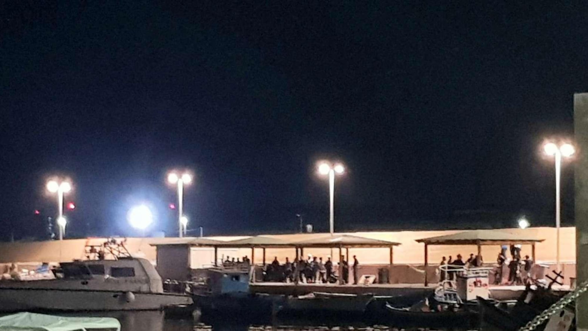 A Lampedusa più di cento migranti arrivati in una notte