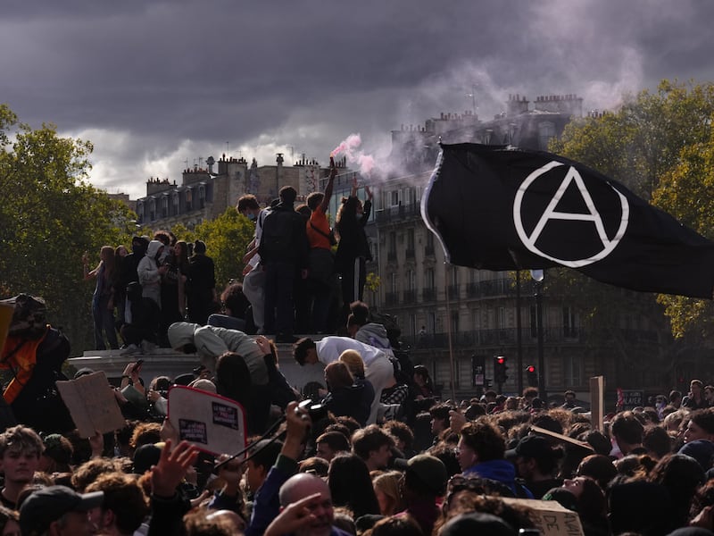 “I Fratelli Musulmani prendono di mira scuole e campus”. Chi soffia davvero sulle proteste degli studenti francesi