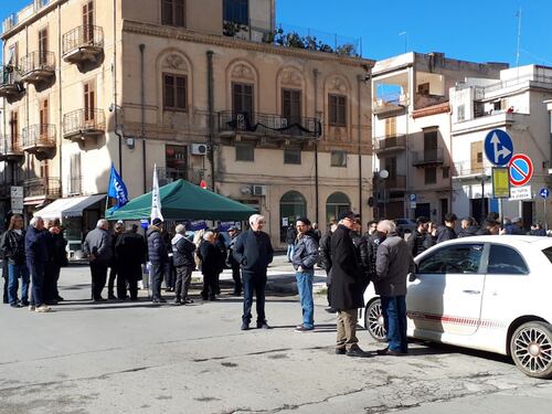 Assalta gazebo della Lega, poi il tunisino minaccia: "Ti taglio la testa"