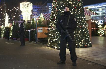 Attentato a Berlino, le immagini dei soccorsi 8