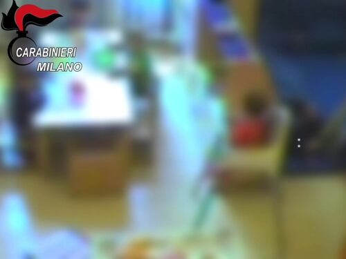 Le violenze sui bimbi nell'asilo dell'orrore a Milano
