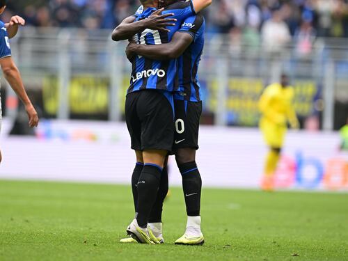 L’Inter rimonta la Lazio e serve l’assist scudetto al Napoli, è 3-1 a San Siro