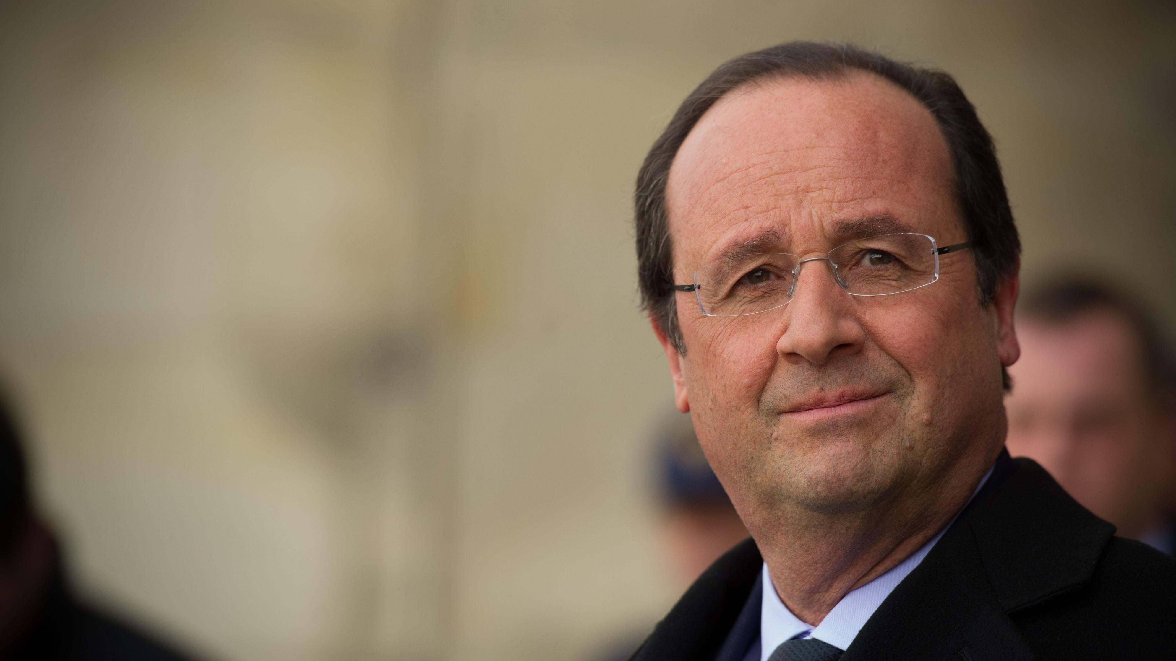 Hollande si butta a destra: il "Sarkò socialista" è premier