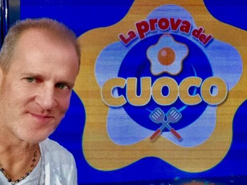"Una violenza inaudita...": massacrato di botte il conduttore Rai