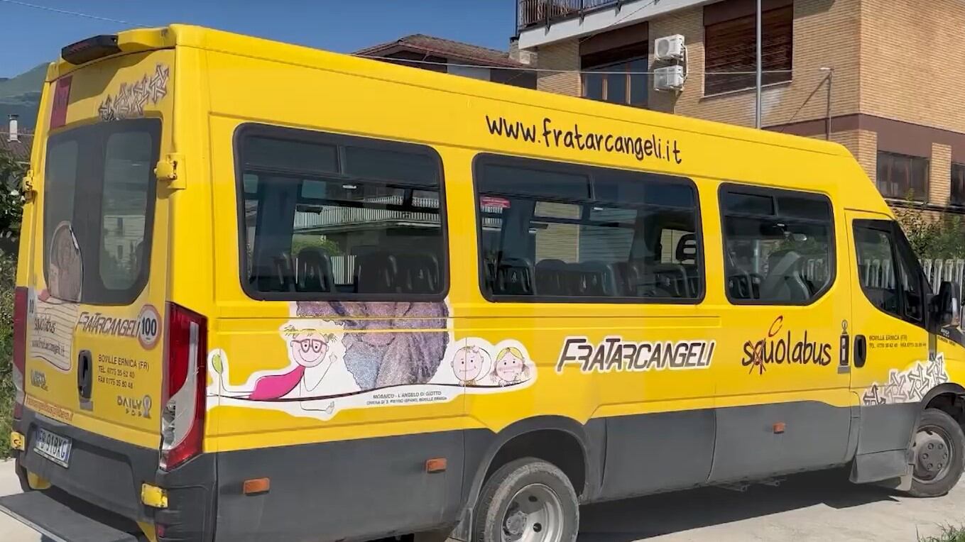 "Dimenticato per 8 ore". Bimbo di 3 anni lasciato sullo scuolabus