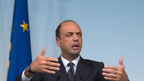 Berlusconi: niente tasse a chi assume giovani. Alfano si iscrive alla Cgil