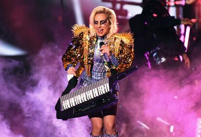 Beyoncé e Lady Gaga, gli scatti sexy 11