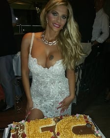 Francesca Cipriani: seno nudo su Instagram	 33