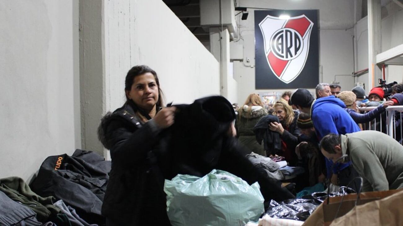 Il River Plate apre il suo stadio ai disperati rovinati dalla crisi